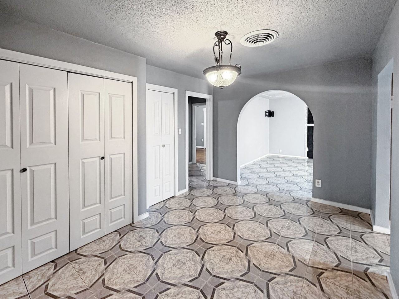 910 W Taylor Ave - Photo 3 of 9