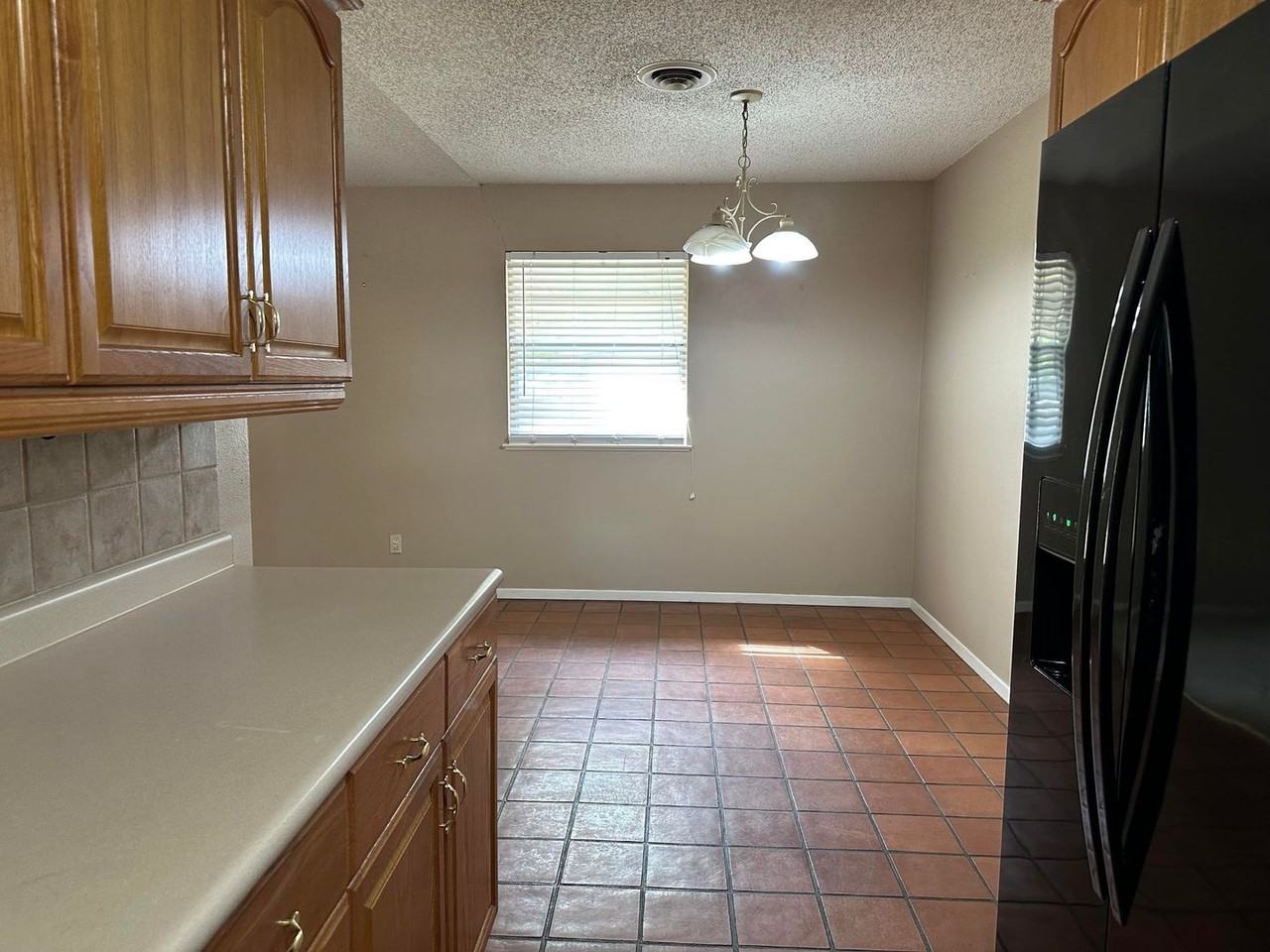 1206 Pembrook Dr - Photo 5 of 18