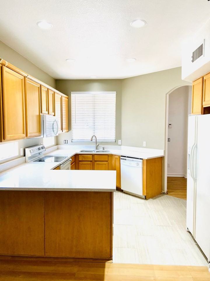 2123 N 30th St - Photo 4 of 15