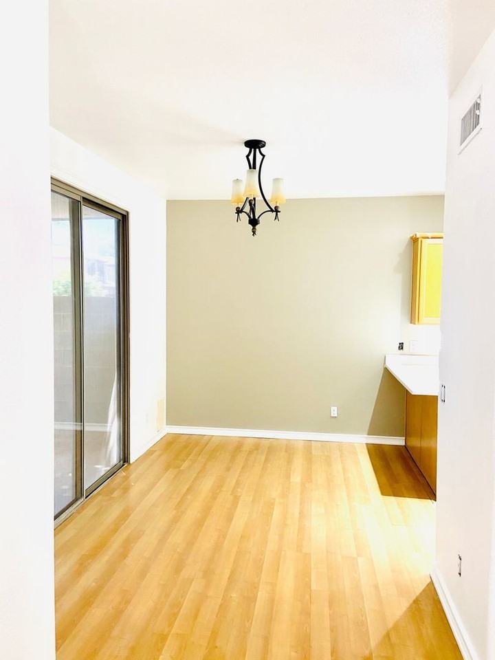 2123 N 30th St - Photo 5 of 15