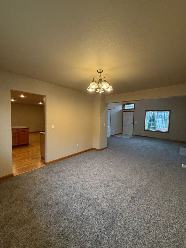 2914 Campus Prairie Loop Ne - Photo 4 of 18