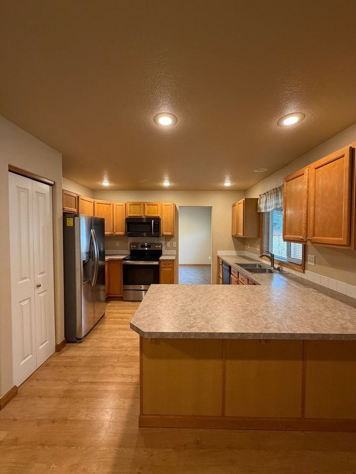 2914 Campus Prairie Loop Ne - Photo 5 of 18