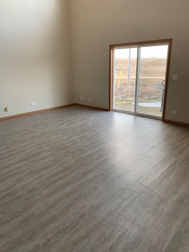 1615 W Chrysler Dr - Photo 2 of 16