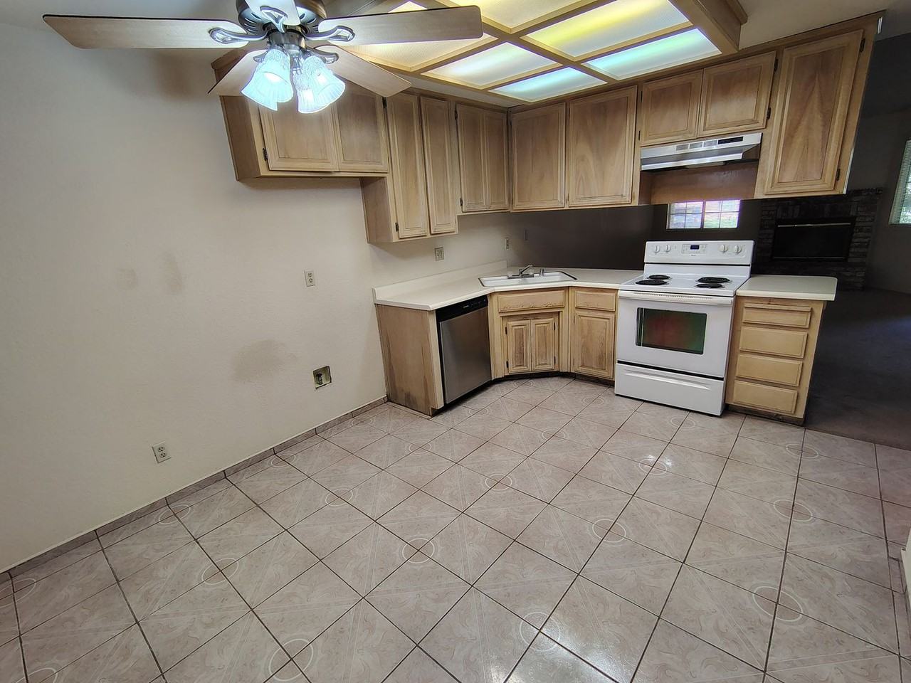 3108 Snyder Ave - Photo 3 of 13