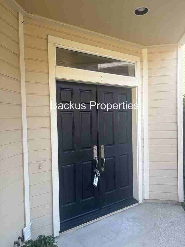 21113 Country Park Road - Photo 2 of 30