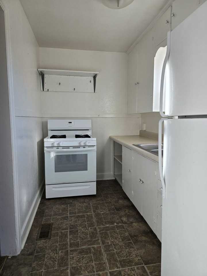 1930 E 2nd St - Photo 4 of 17