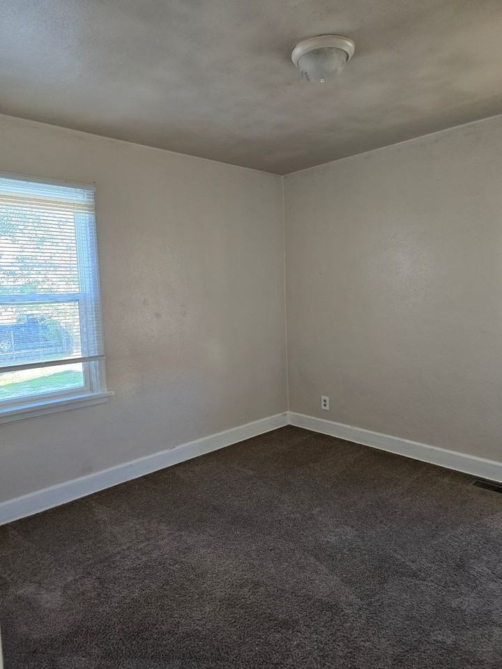 1930 E 2nd St - Photo 6 of 17