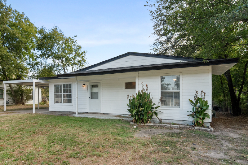 3003 Williams Dr - Photo 3 of 38