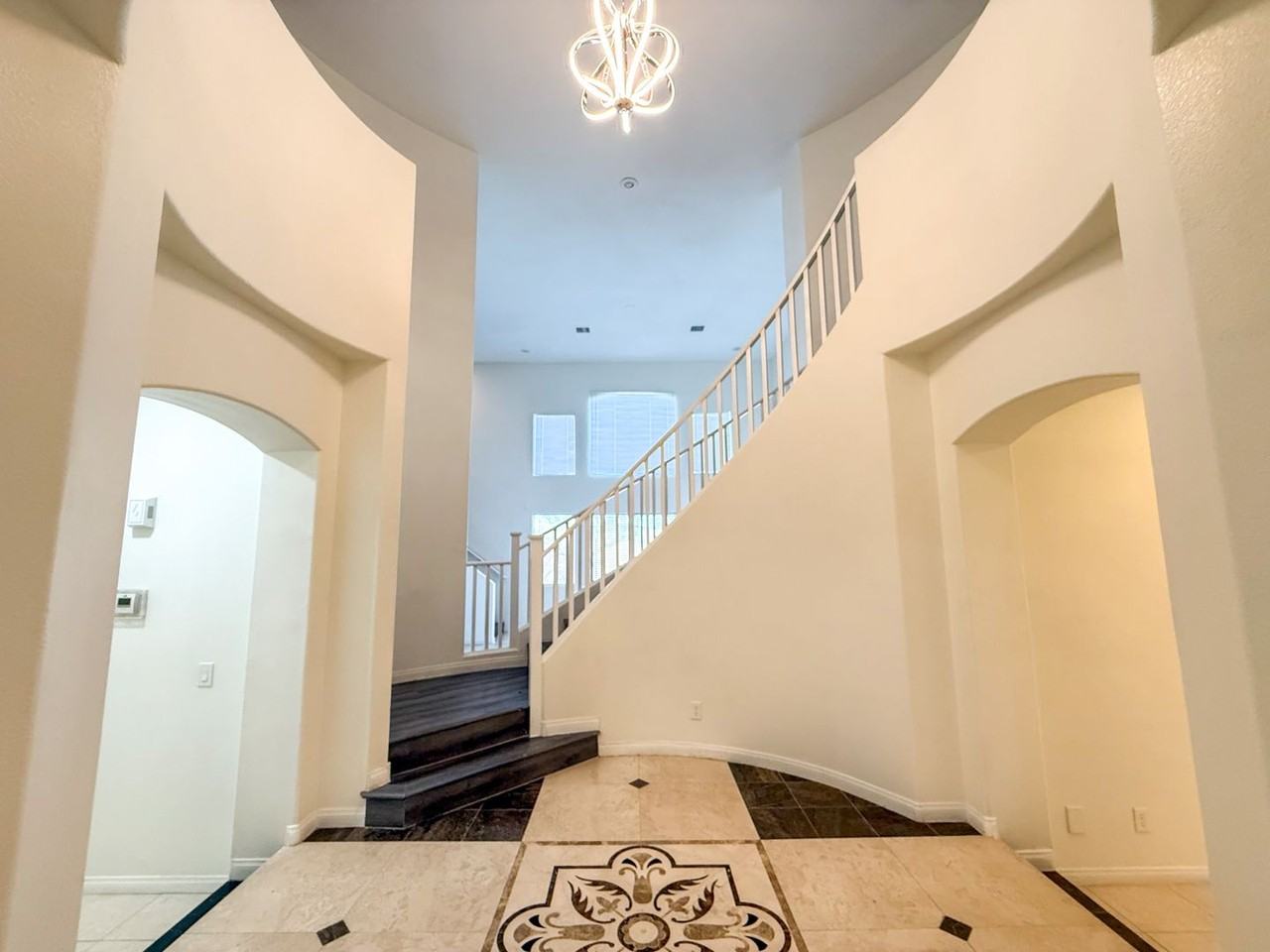 10246 Valaspen St - Photo 2 of 50