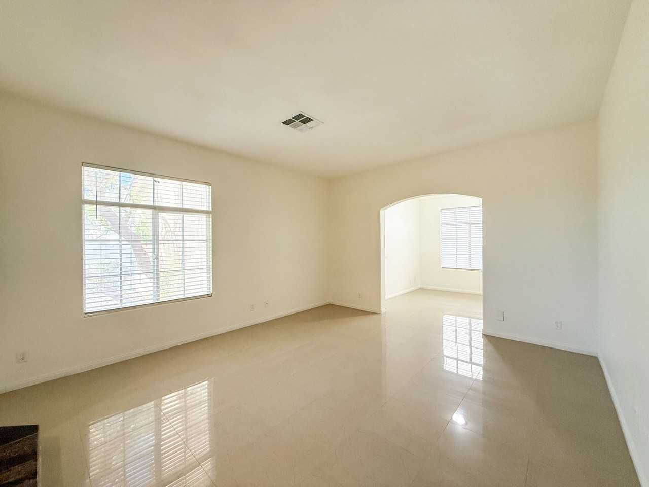 10246 Valaspen St - Photo 4 of 50