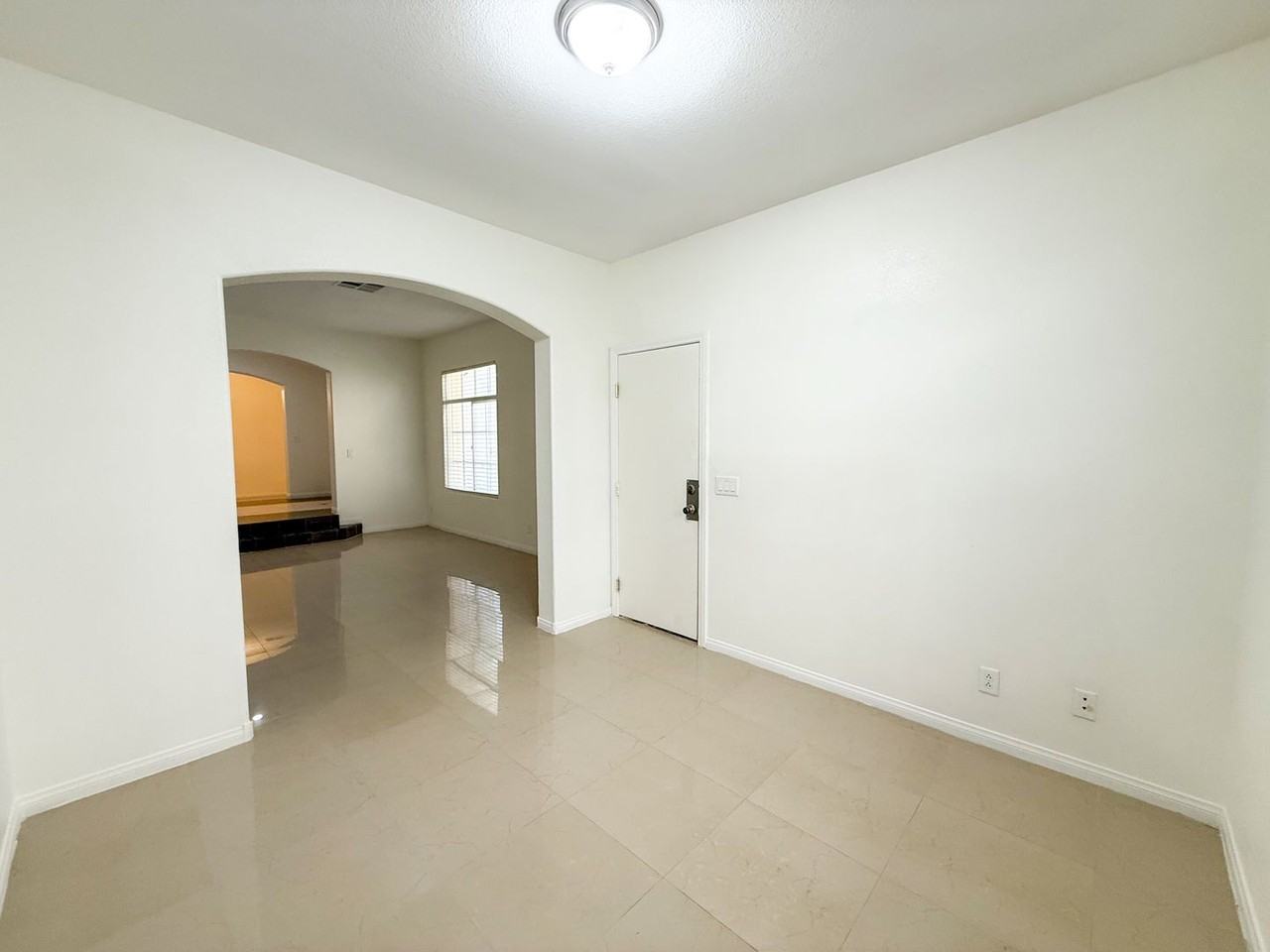 10246 Valaspen St - Photo 5 of 50