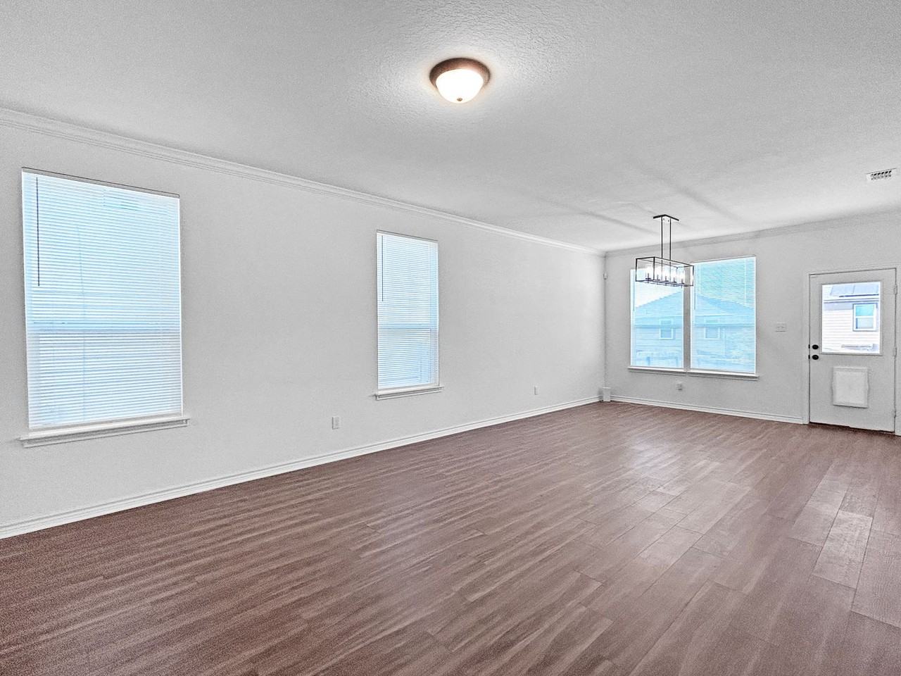 8413 Amistad Cv - Photo 4 of 26