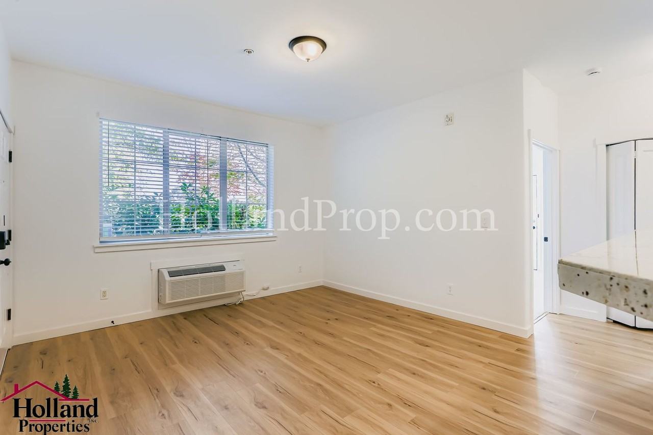 983 Northeast Wheelock Place - Photo 4 of 12