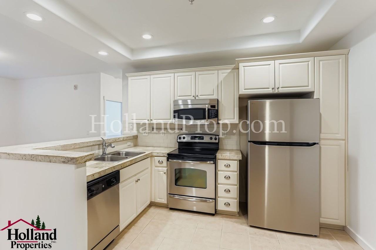 983 Northeast Wheelock Place - Photo 5 of 12