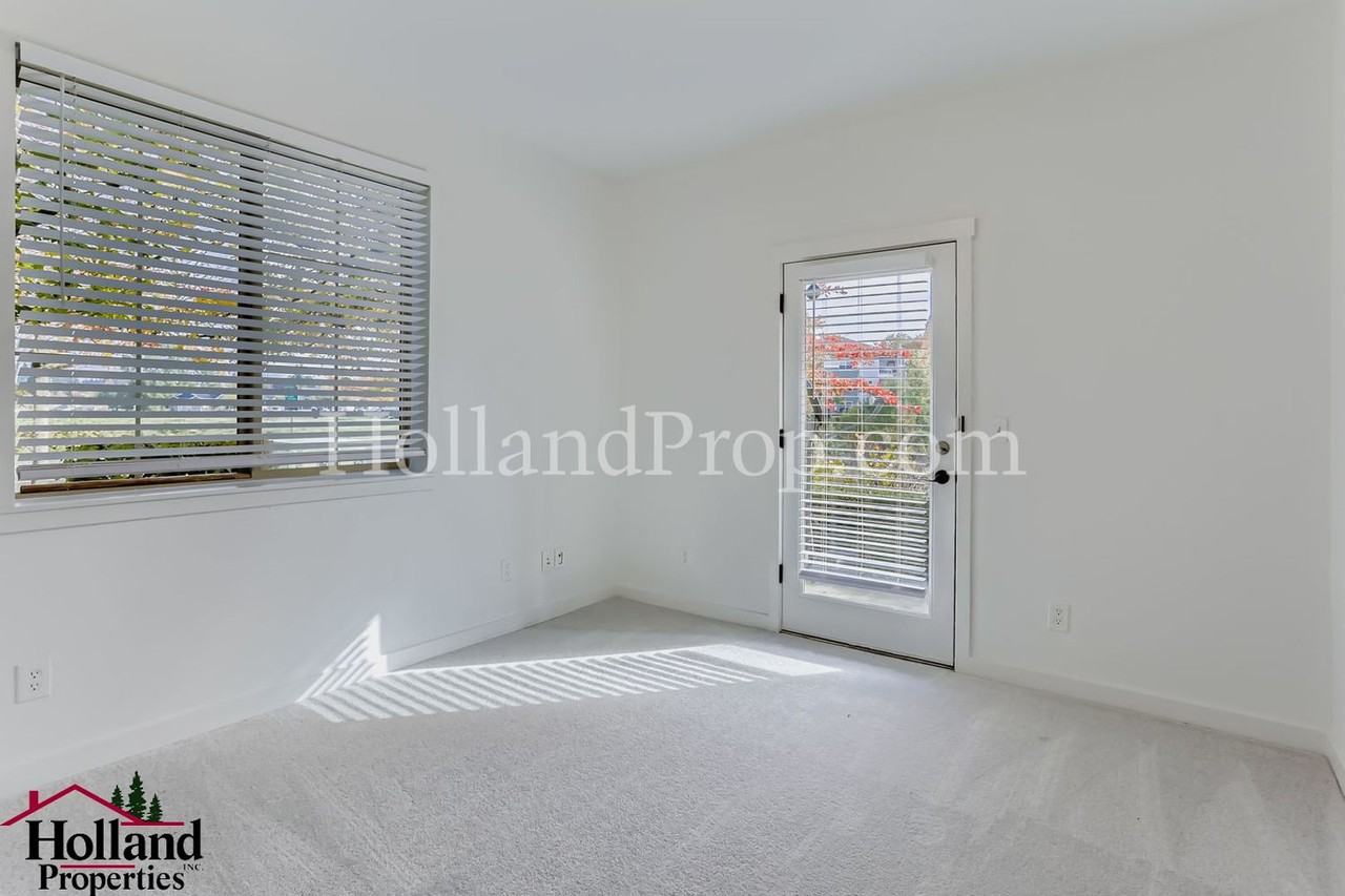 983 Northeast Wheelock Place - Photo 7 of 12