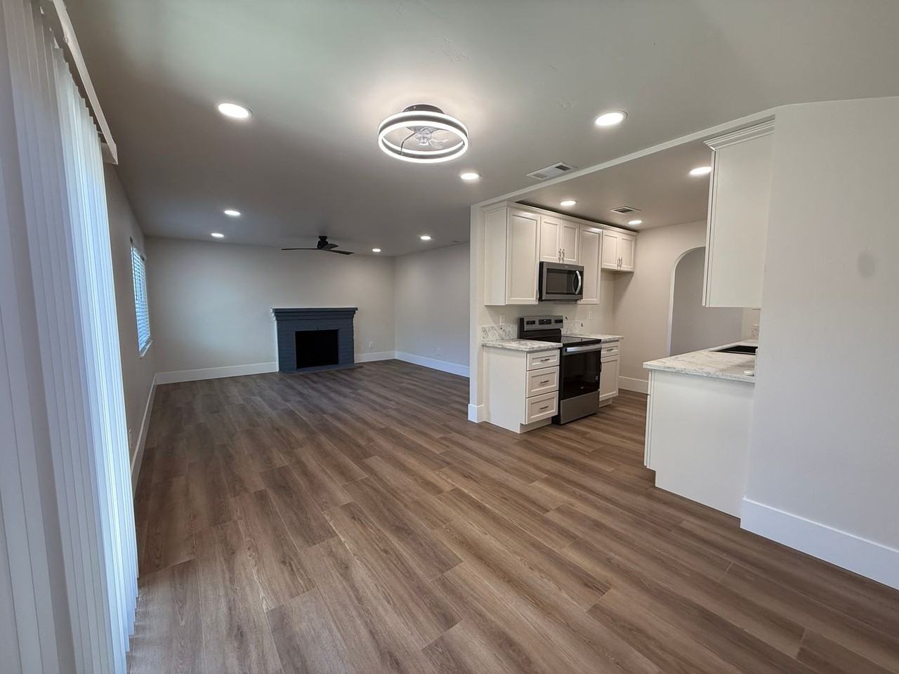 6918 Lincoln Oaks Dr - Photo 3 of 18