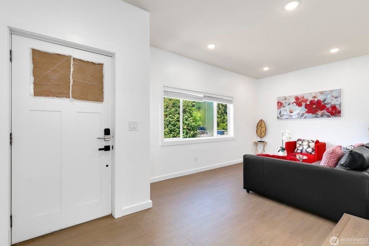 13422 6th Ave S - Photo 2 of 26