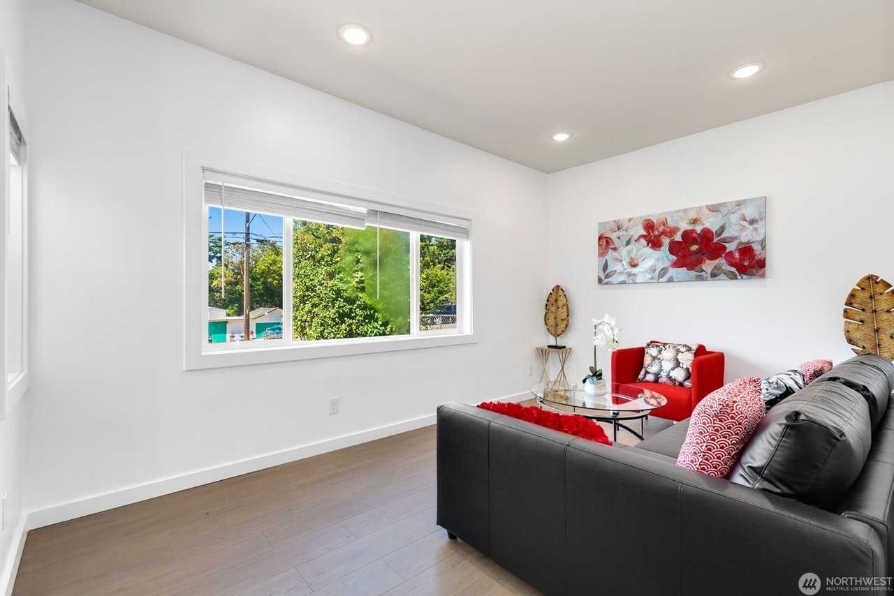 13422 6th Ave S - Photo 3 of 26