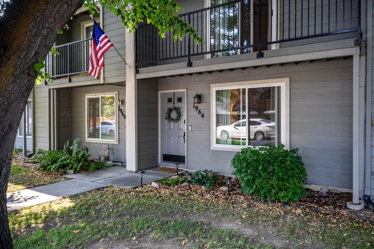 1964 E Old Saybrook Ln - Photo 2 of 19