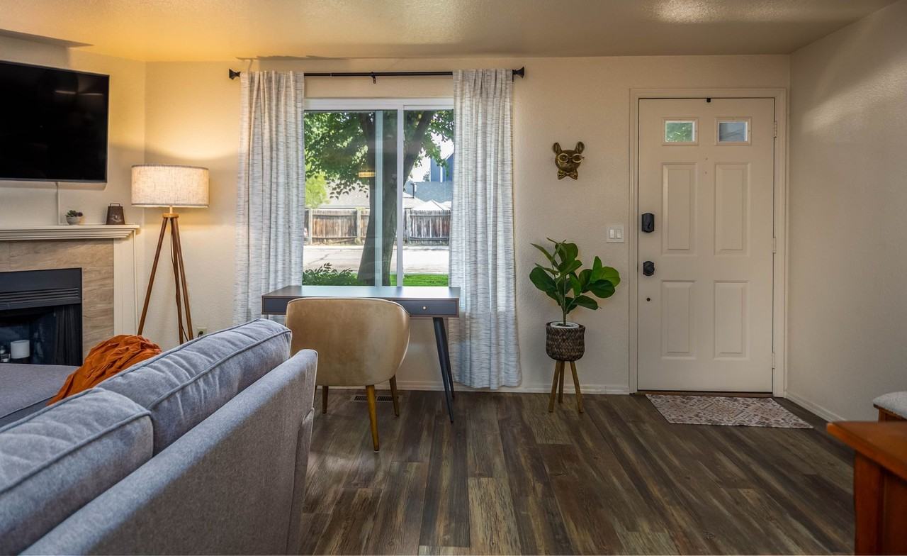 1964 E Old Saybrook Ln - Photo 3 of 19