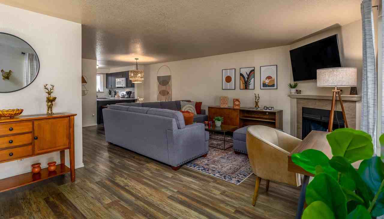 1964 E Old Saybrook Ln - Photo 4 of 19