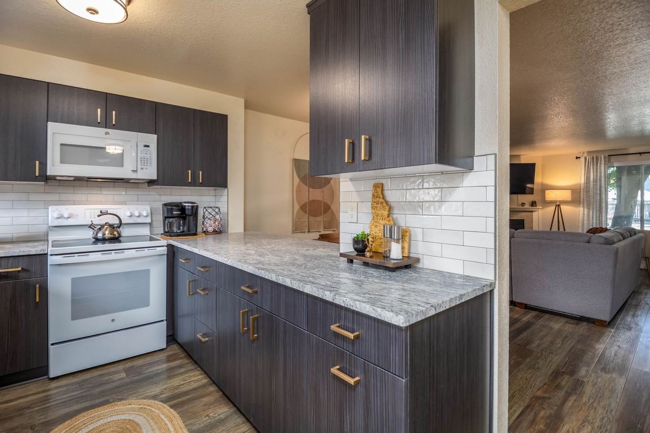 1964 E Old Saybrook Ln - Photo 6 of 19