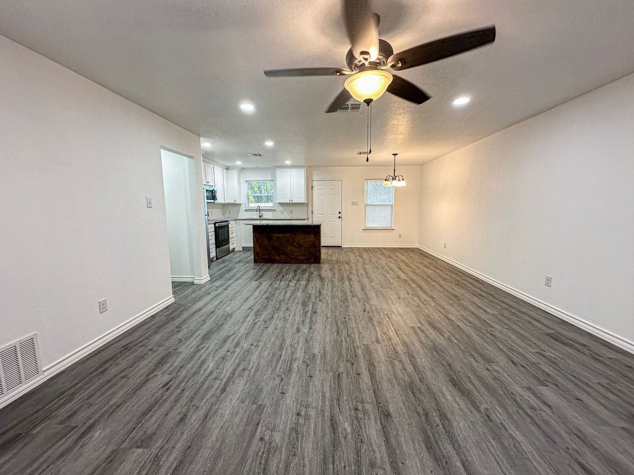 901 Holt Ave - Photo 5 of 24