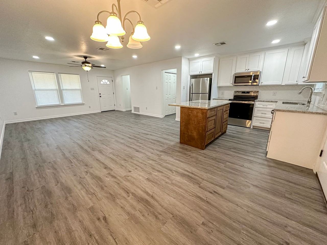 901 Holt Ave - Photo 7 of 24