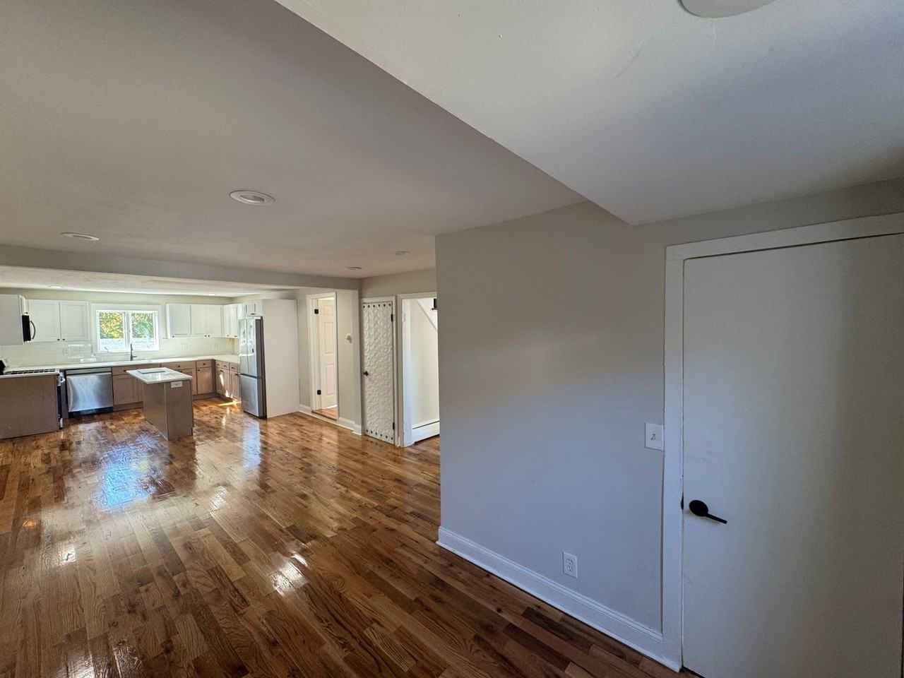 137 Middletown Ave - Photo 3 of 50