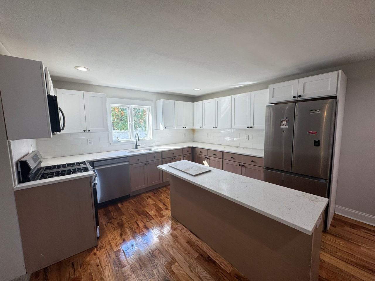 137 Middletown Ave - Photo 4 of 50