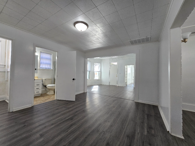 439 W Vine St - Photo 2 of 8