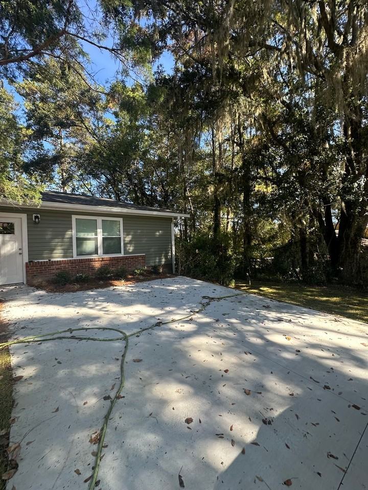 2446 Dundee Dr - Photo 3 of 29