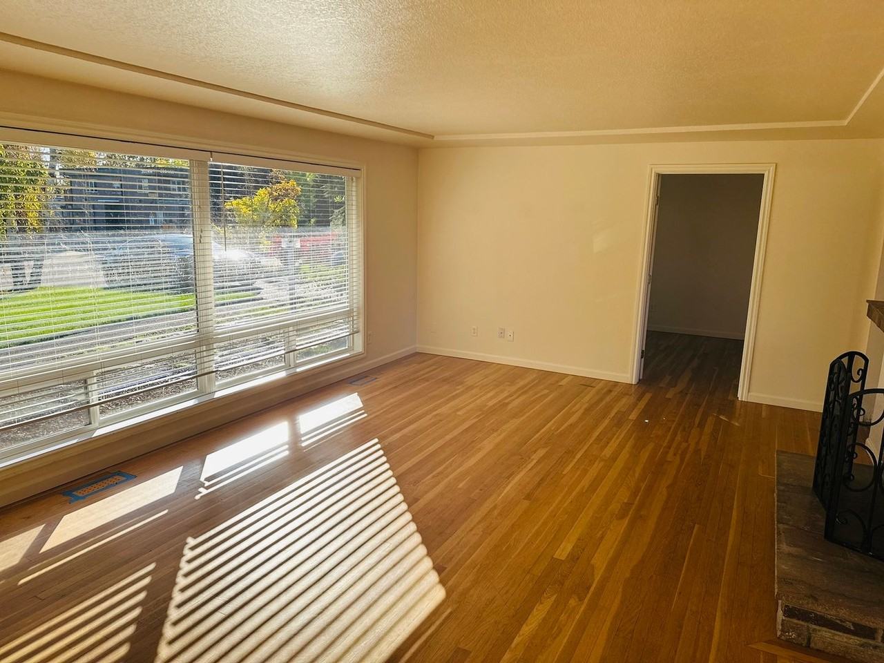 202 Nw 179th St - Photo 2 of 26