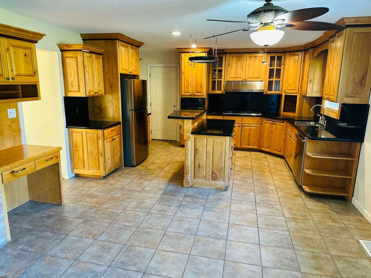 202 Nw 179th St - Photo 5 of 26