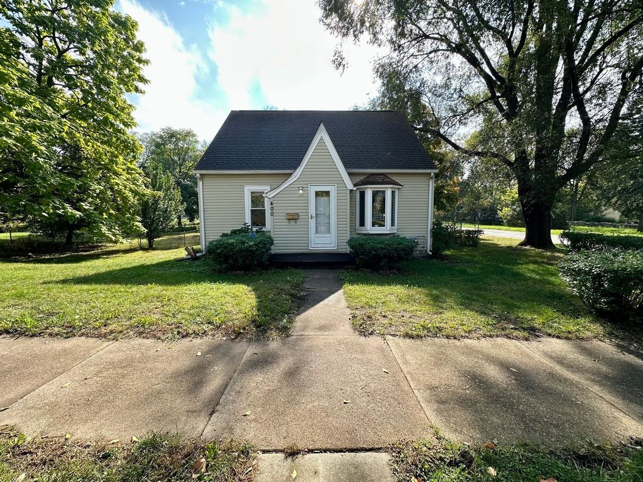 400 Charles St - Photo 2 of 27