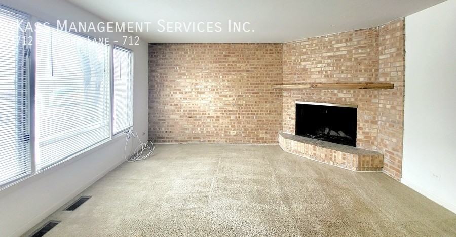 712 Concord Ln #712 - Photo 5 of 20