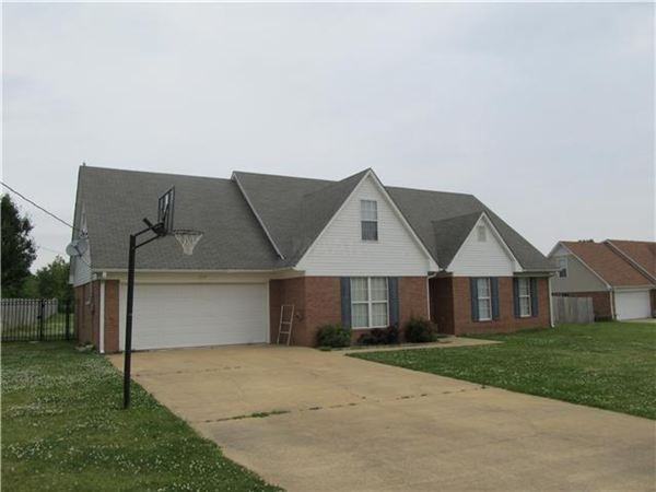 368 Wylie Dr - Photo 2 of 10