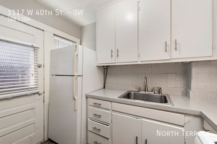 1117 W 40th St #3W - Photo 5 of 20