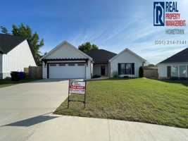 featured image of 1775 Hobbiton Cir