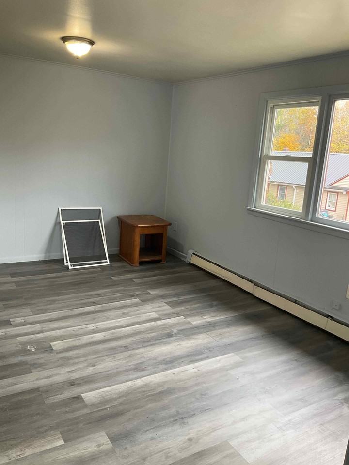 589-591 W Broadway - Photo 2 of 8