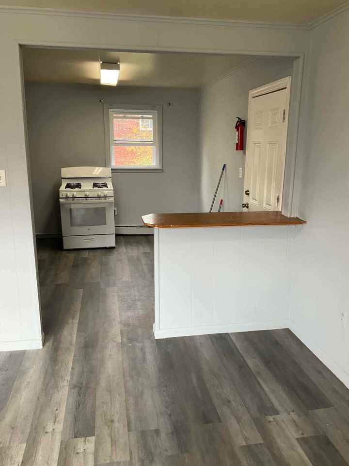 589-591 W Broadway - Photo 3 of 8