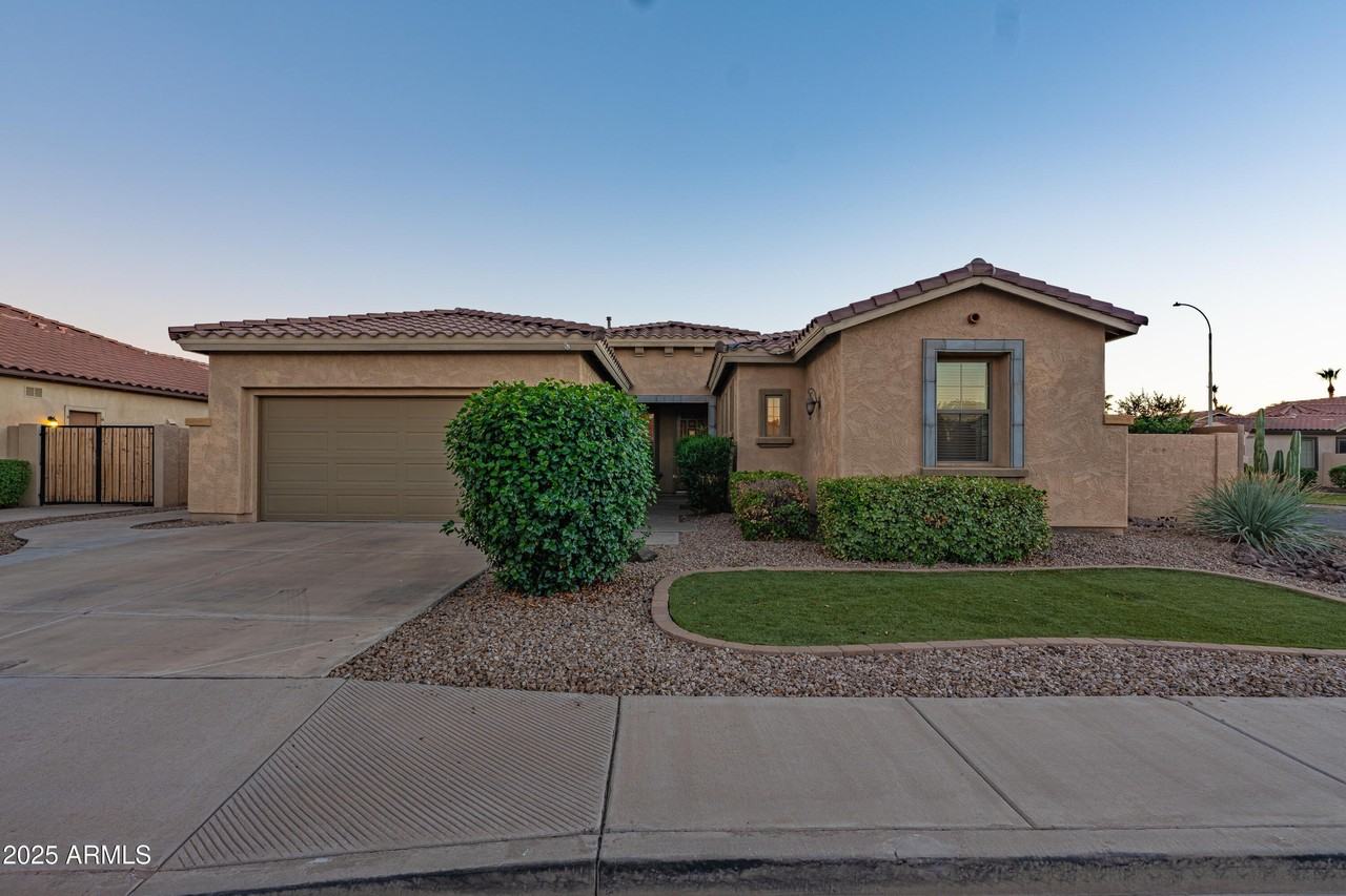 453 W Lantana Pl - Photo 6 of 50