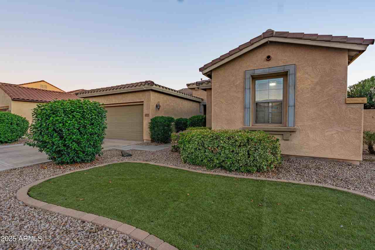 453 W Lantana Pl - Photo 7 of 50