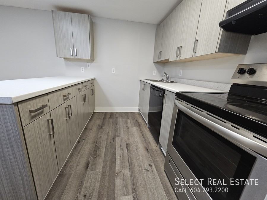 9843 Harrison St #B - Photo 2 of 12