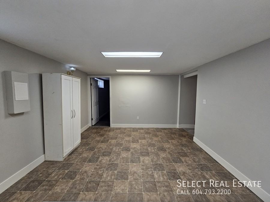 9843 Harrison St #B - Photo 3 of 12