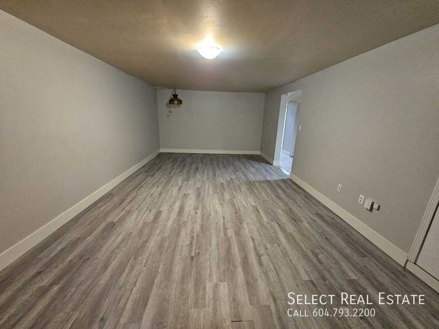 9843 Harrison St #B - Photo 6 of 12