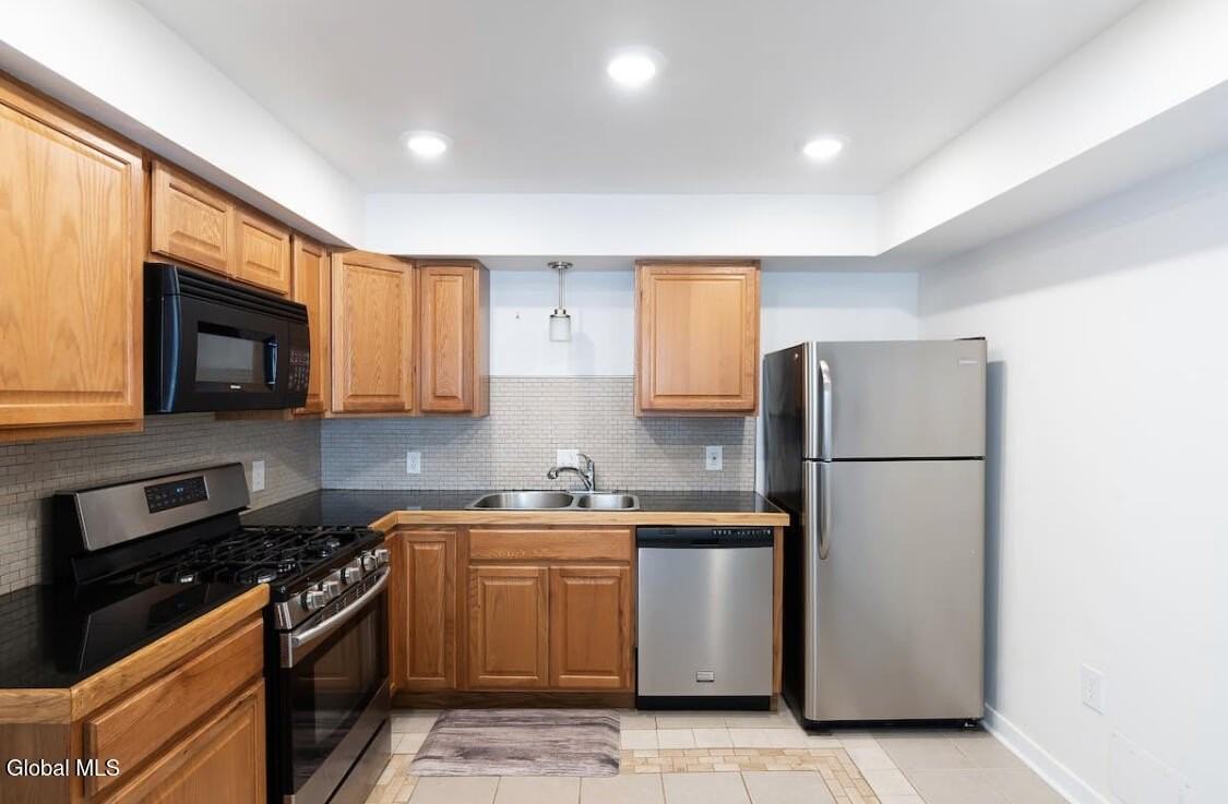 67 Columbia St - Photo 2 of 19