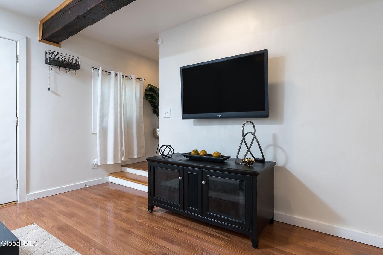 67 Columbia St - Photo 5 of 19