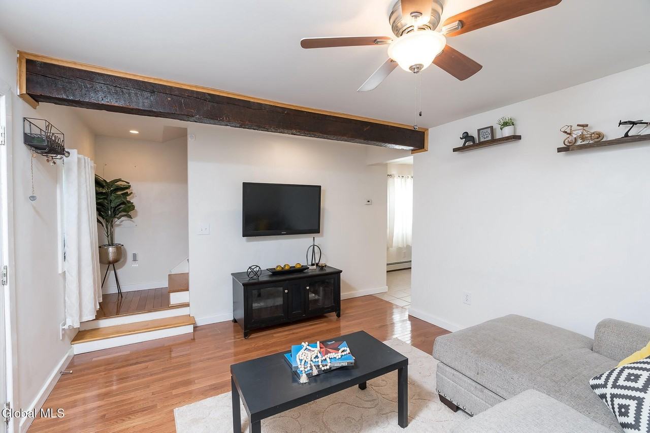 67 Columbia St - Photo 6 of 19