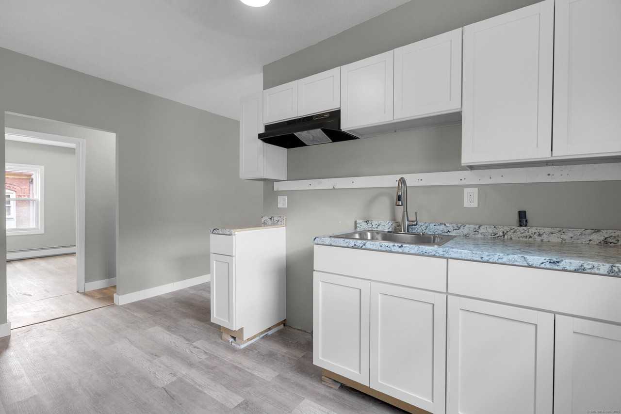 43 Seyms St #1 - Photo 4 of 8